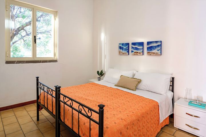 Room 2 of 99
