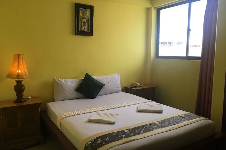 Room 3 of 37