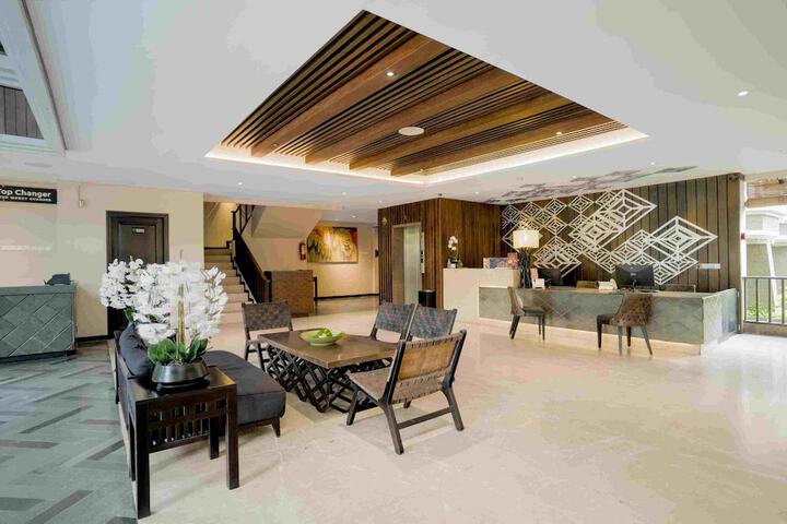 Entrance & Lobby