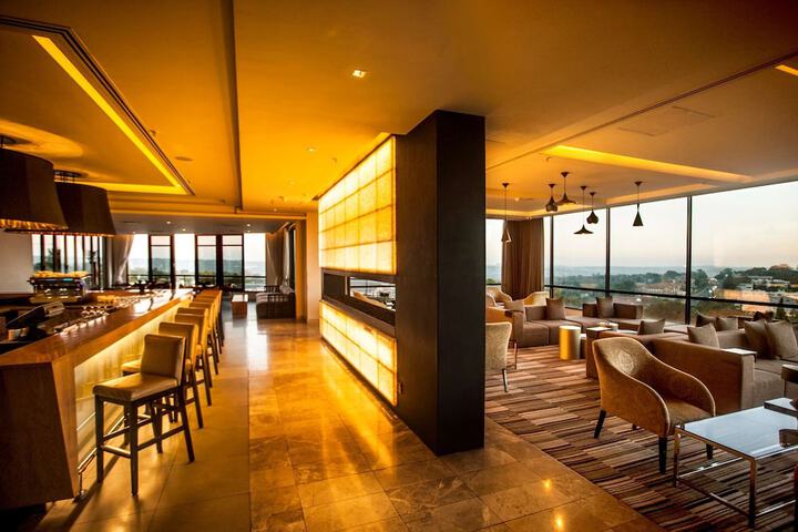 Lounge 36 of 45