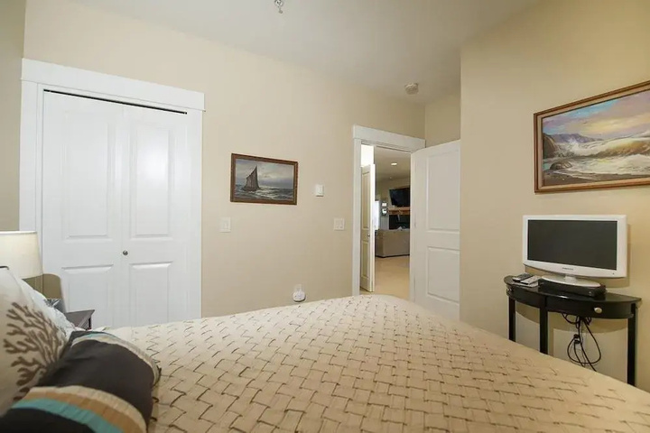 Room 6 of 10
