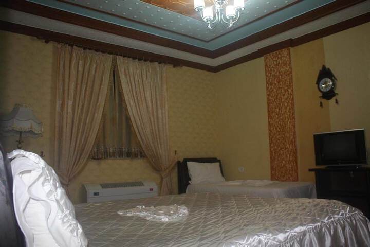 Room 17 of 27