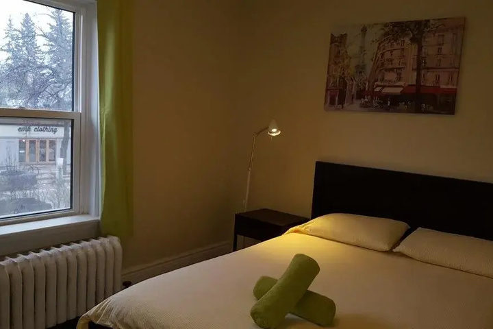Room 6 of 28