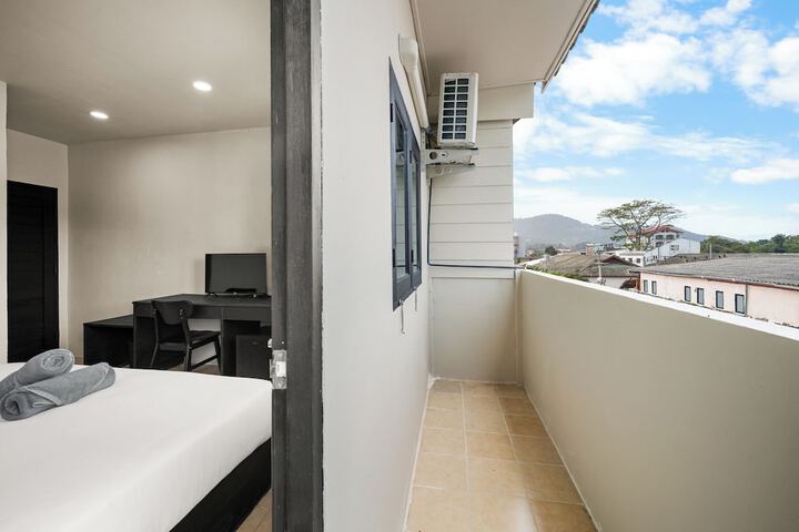 Room 8 of 29