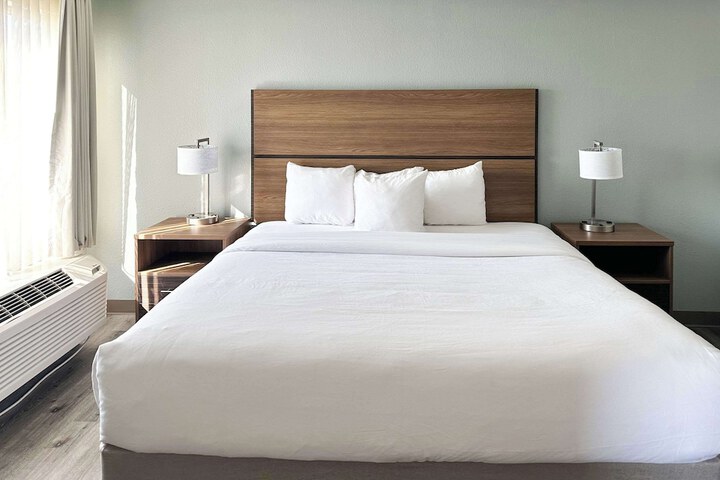 1 King Bed Suite (15 of 25)