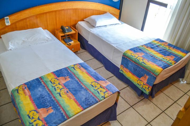 Room 10 of 32