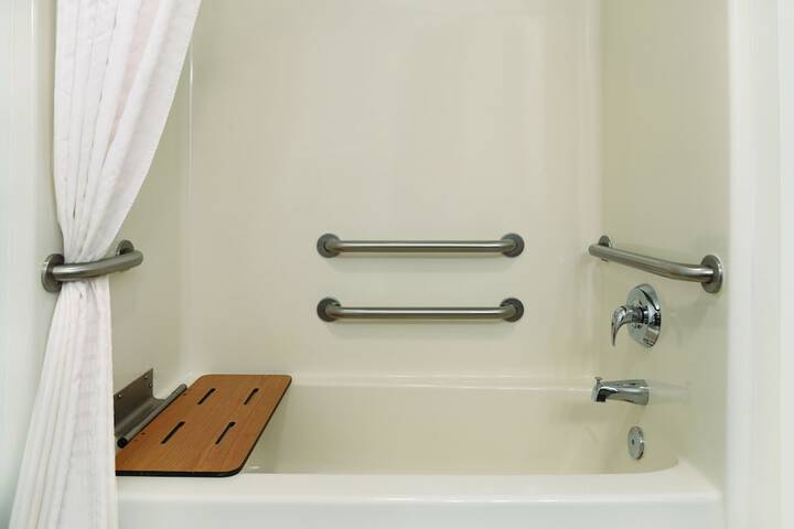 2 Queen Beds (1 of 10)