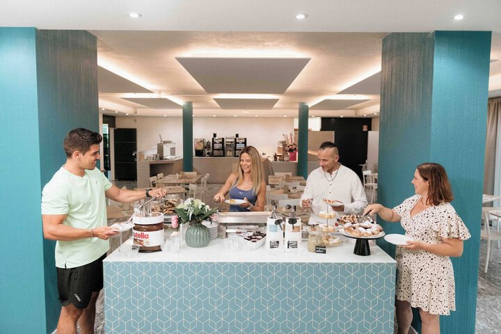 Breakfast/Coffee Service 94 of 110
