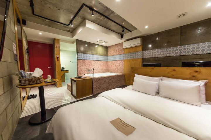 Room 20 of 95