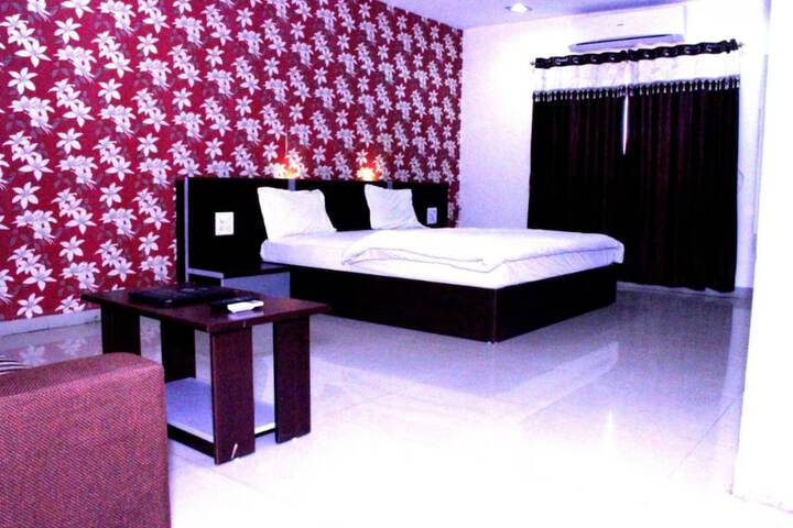 Room 6 of 17