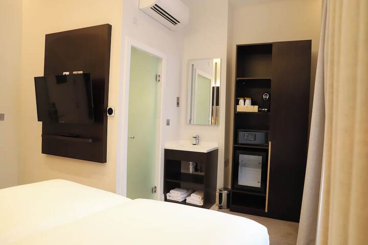 Room 45 of 68