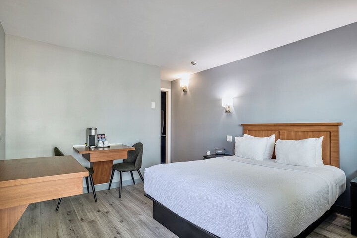 Room 10 of 20