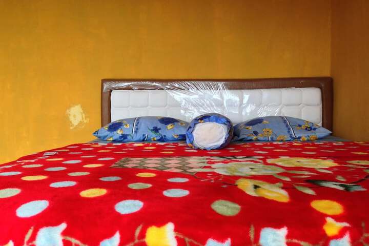 Room 4 of 8