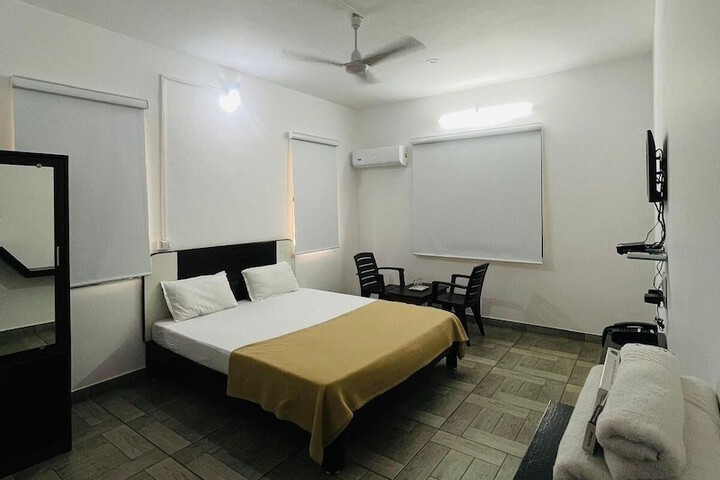 Room 5 of 28