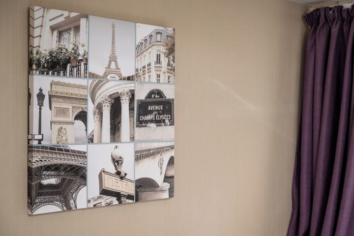 Room 11 of 32