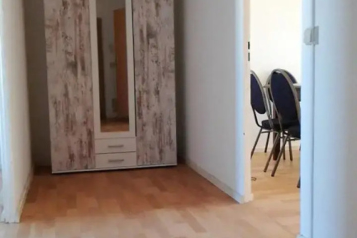 Room 3 of 8
