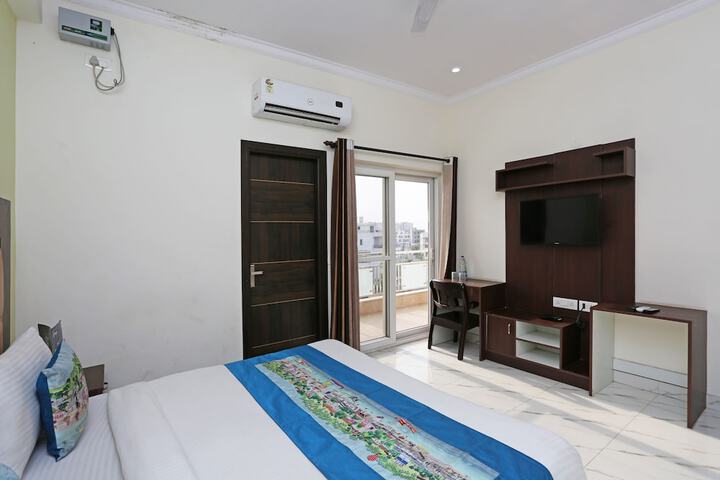 Room 3 of 12