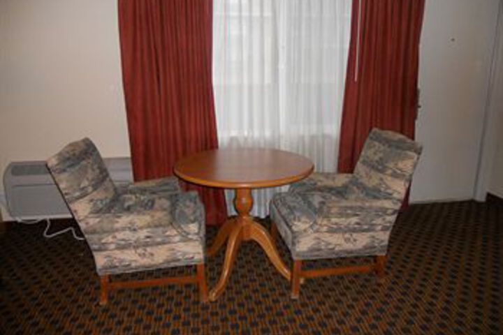 Room 10 of 14