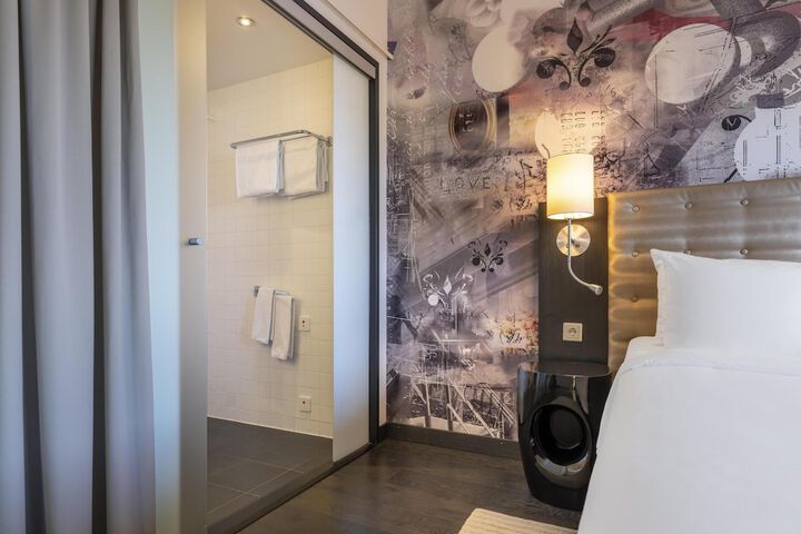 Room 56 of 317