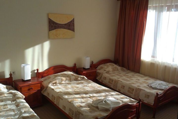 Room 4 of 40