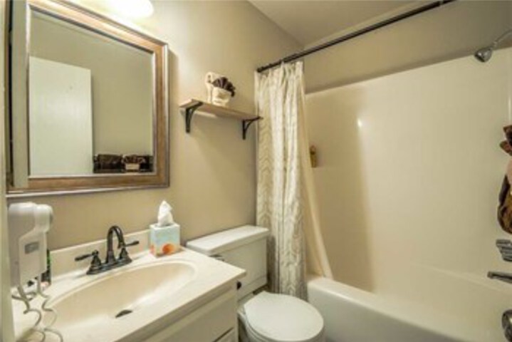 Room 2 of 35
