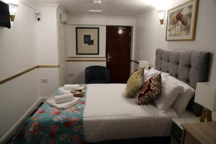 Room 4 of 69