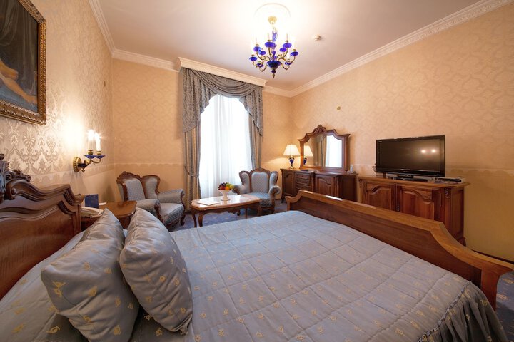 Room 37 of 104