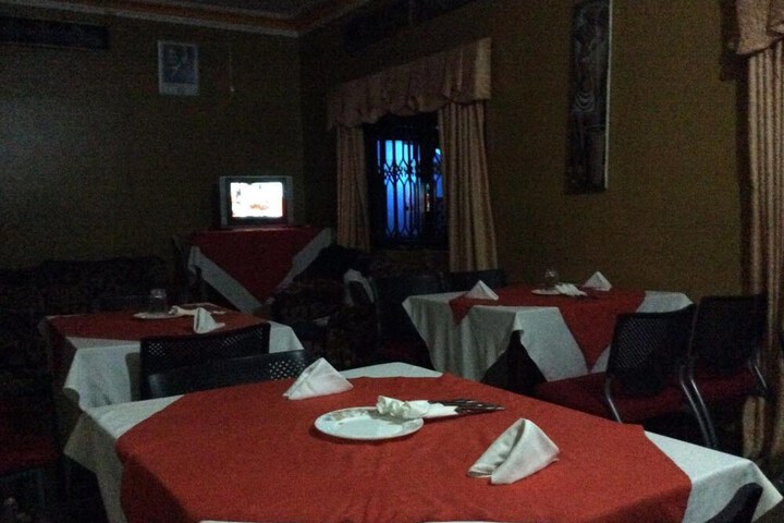 Dining 8 of 10