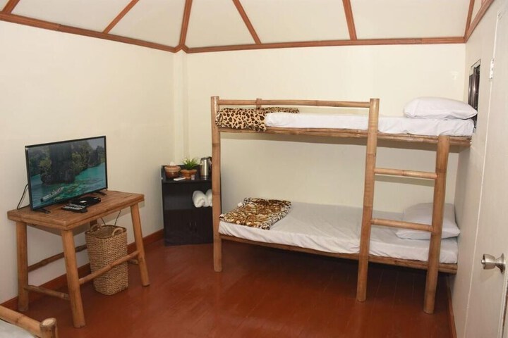Room 4 of 27