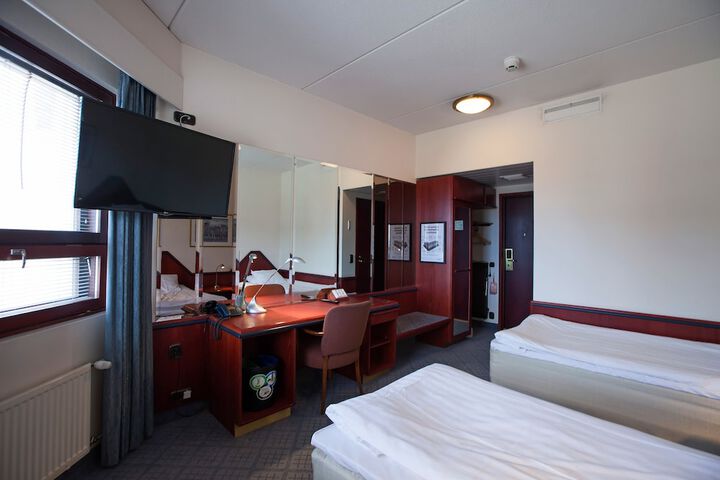 Room 10 of 49