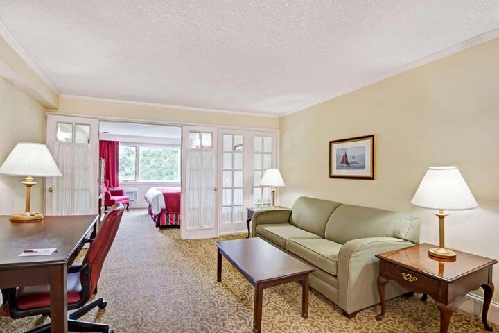 2 Double Beds (10 of 14)