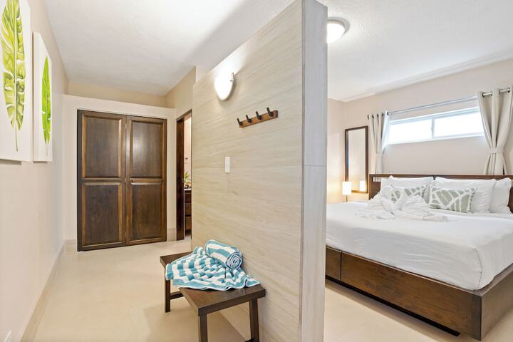 Room 8 of 77
