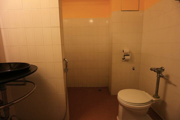Room 23 of 39