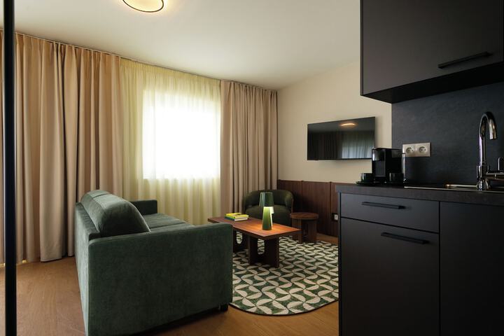Room 10 of 40