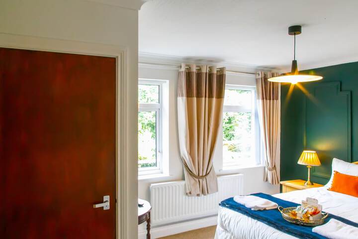 Room 102 of 174