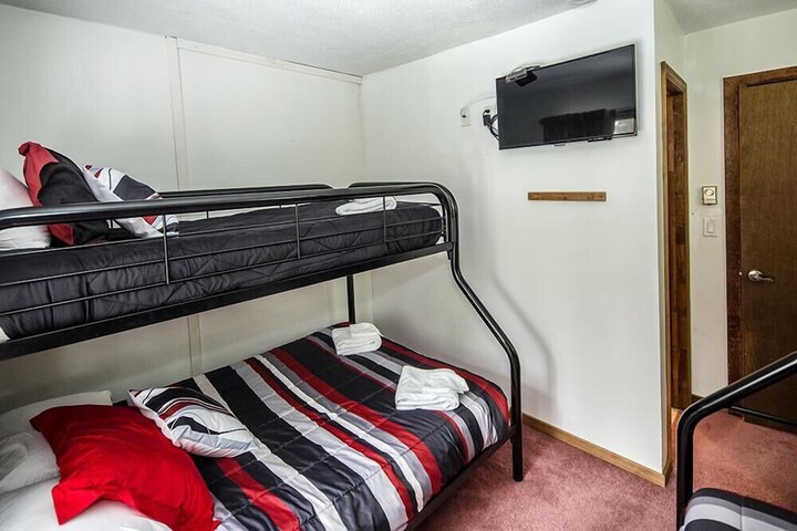 Room 4 of 37