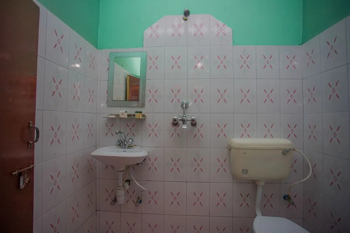 Room 8 of 16