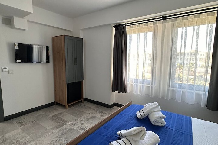 Room 8 of 37