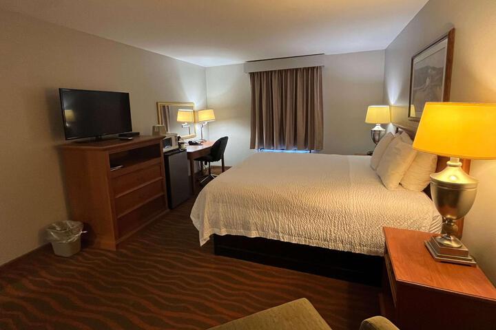 1 King Bed (1 of 10)