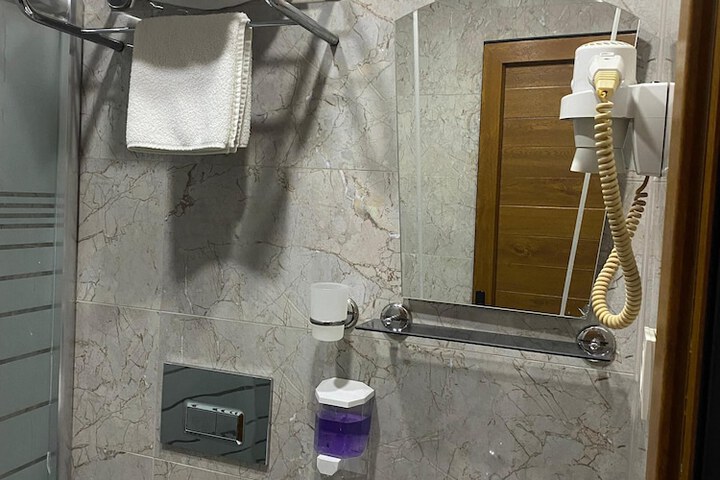 Room 8 of 15
