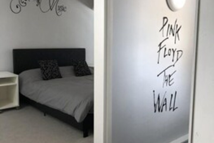 Room 11 of 12