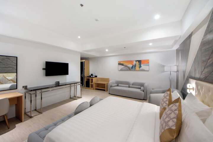 Room 2 of 8