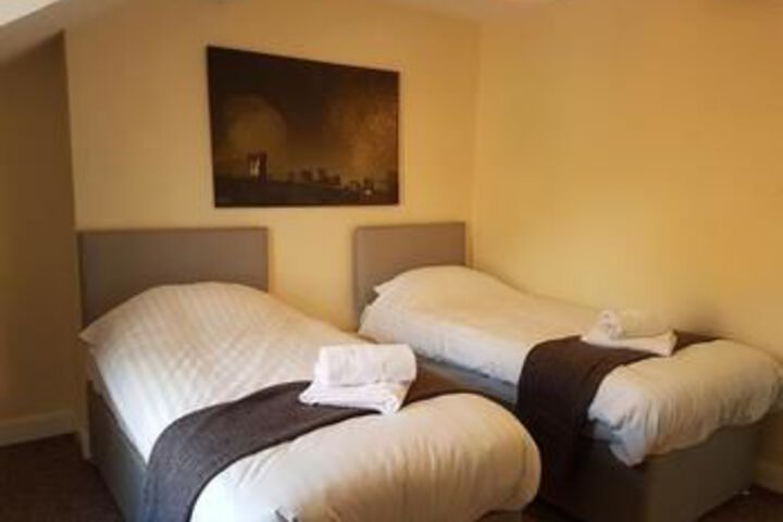 Room 9 of 13