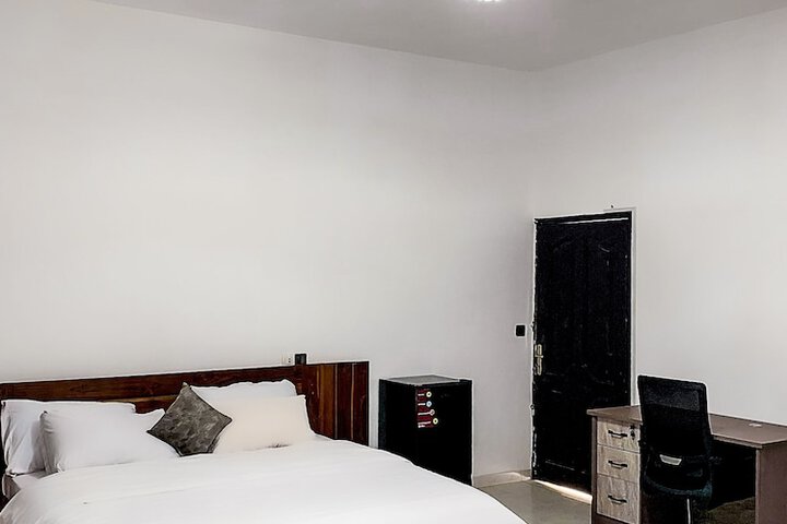 Room 9 of 28