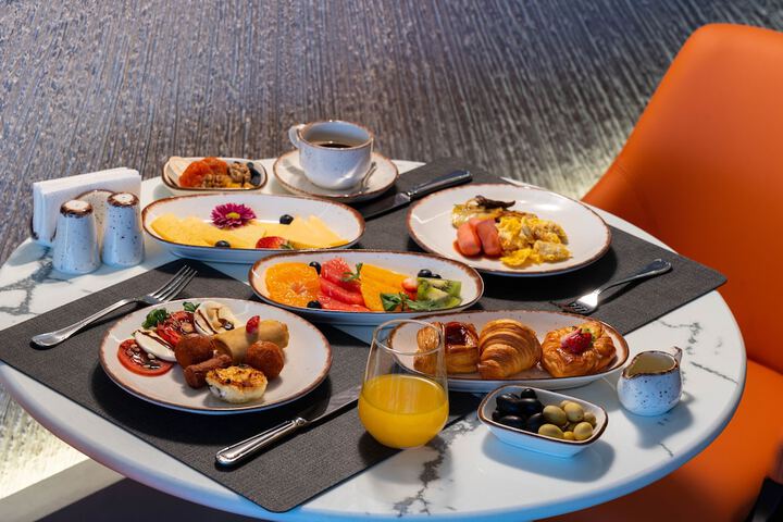 Breakfast/Coffee Service 86 of 114
