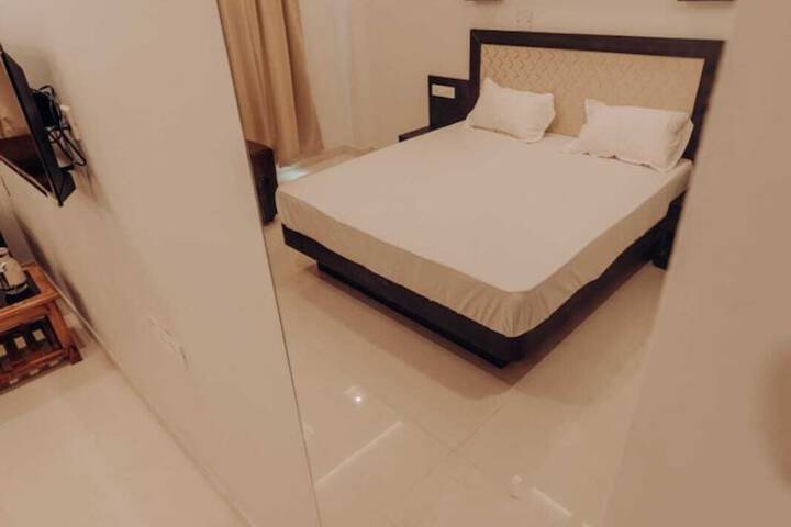 Room 6 of 11