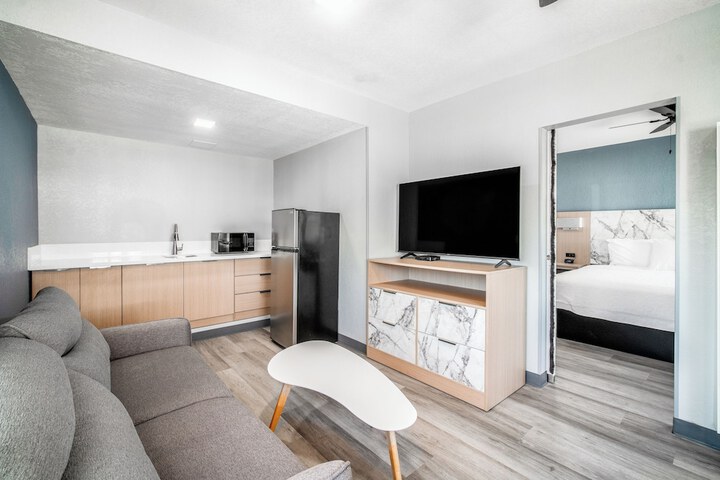 Room 30 of 46