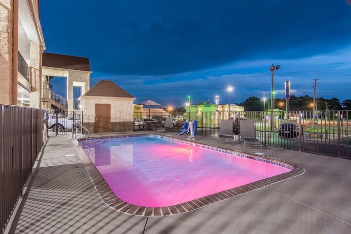 Pool 33 of 43