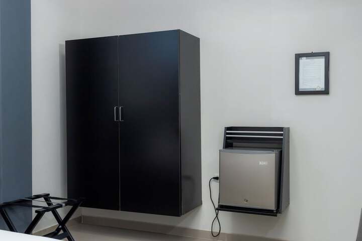 Room 33 of 65