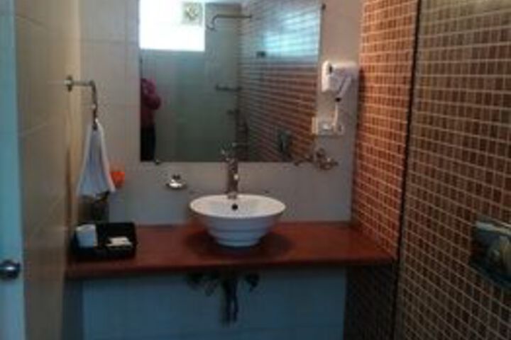 Room 7 of 32